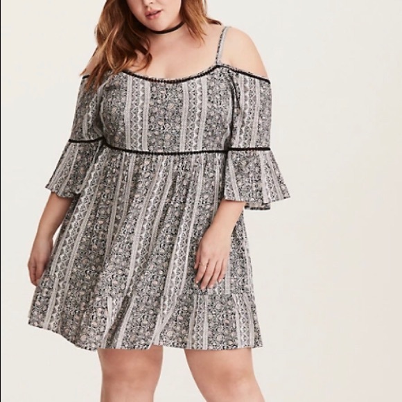 Torrid off the shoulder Challis mini dress. - Picture 2 of 10
